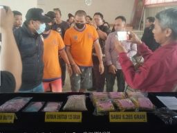 Satresnarkoba Polrestabes Surabaya Tangkap Dua Tersangka Pengedar Narkoba Lintas Jawa Bali
