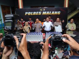 Ungkap Kasus Produksi Miras Illegal, Dua Pelaku Diamankan Polres Malang