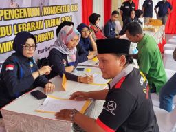 Polisi Cek Kesehatan dan Tes Urine Kru Bus Pastikan Mudik Aman