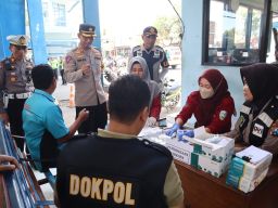 Operasi Ketupat Semeru 2024 Polres Situbondo Gelar Tes Urine Sopir Angkutan Umum Secara Berkala