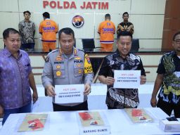 Polda Jatim Amankan Dua Tersangka Pembuat Kontrak Angkutan Ekspedisi Fiktif 11 Miliar Rupiah