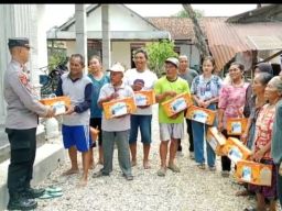 Polres Tulungagung Salurkan Bantuan Sembako Untuk Warga Terdampak Bencana di 3 Desa