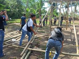 Personel Gabungan Polres Malang dan TNI Bongkar Lokasi Judi Sabung Ayam di Kepanjen
