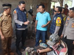 Dukung UMKM, Kapolres Bondowoso Beri Motivasi Sektor Industri Kerajinan Tangan