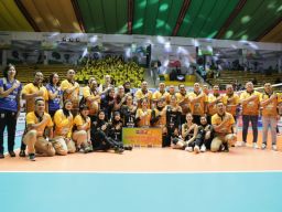 Kapolda Jatim Ucapkan Selamat Popsivo Polwan Raih Kemenangan atas Jakarta PLN Elektrik di Gresik