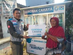 YBM PLN UIP JBTB Salurkan Gerobak Cahaya dan Modal Usaha: Terang Usaha, Terang Asa