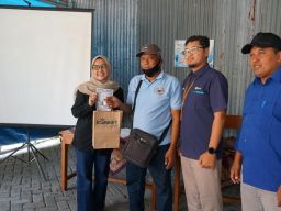 PLN Icon Plus Perluas Literasi Digital Warga Desa Kampung PLN Mobile di Trucuk Bojonegoro