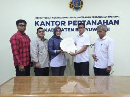 Tingkatkan Kepastian Hukum Aset Negara, PLN UIP JBTB Terima Sertipikat HGB SUTET 500 kV Paiton–Kalipuro