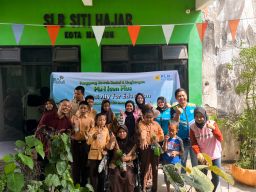 Berbagi Kebahagiaan Menebar Senyuman, PLN Icon Plus Hadir di SLB Siti Hajar Madiun