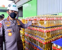 Kapolri Pastikan Awasi Alur Distribusi dan Harga Minyak Goreng di Pasar