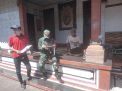 Untuk Terciptanya Kehidupan Masyarakat yang Sehat, Babinsa Dajen Peken Koramil 1619-01/Kota Tergabung dalam Tim ODF dan STBM Verifikasi Desa