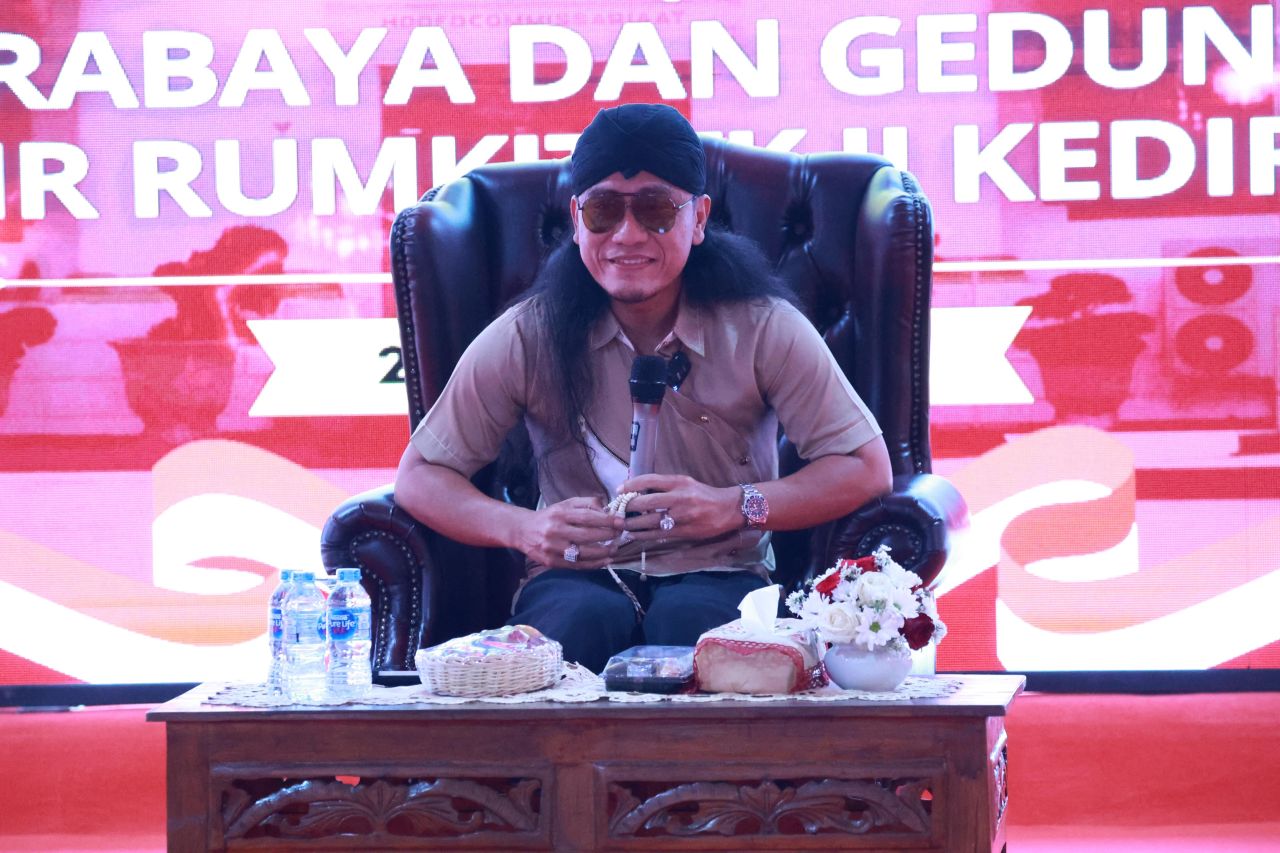 Tausiah di Polrestabes Surabaya, Gus Miftah : "Polisi Baik, Pilar Kebajikan dalam Masyarakat"