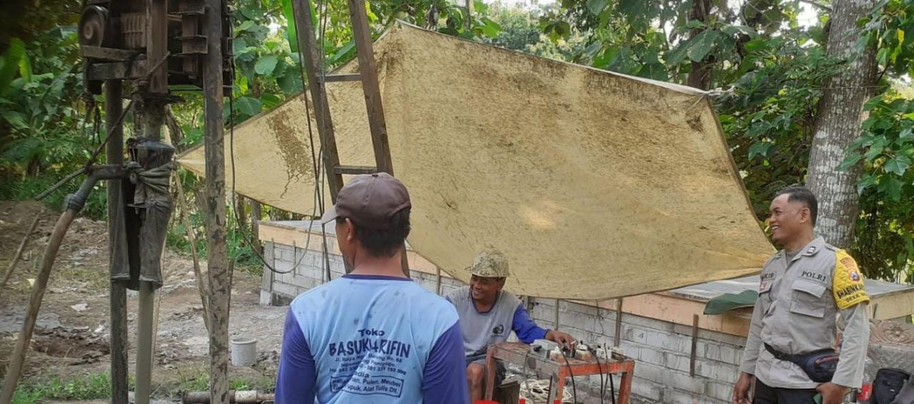 Antisipasi Krisis Air di Musim Kemarau Polres Ponorogo Bantu Warga Bangun Sumur Dalam