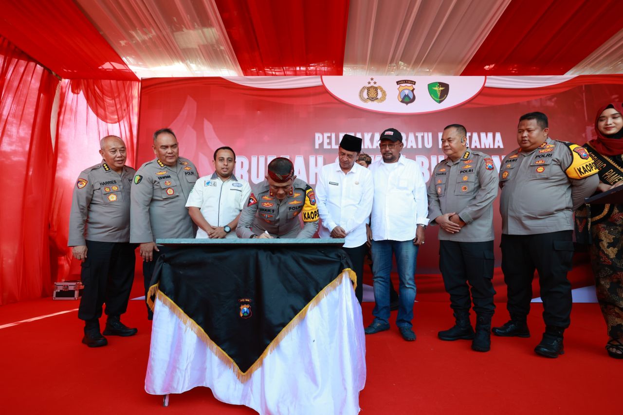 Kapolda Jatim Letakan Batu Pertama Pembangunan Rumah Sakit Bhayangkara di Pamekasan