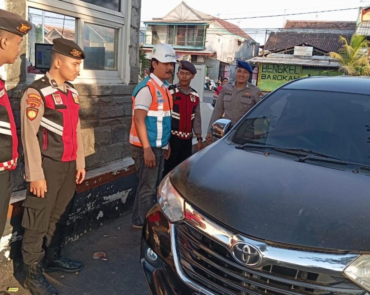 Dukung WWF ke-10 di Bali Polres Probolinggo Tingkatkan Pengamanan di Dermaga Penyebrangan Penumpang  