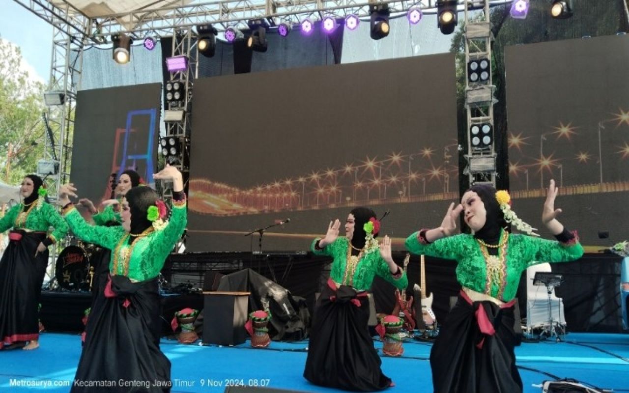 Mempererat Kebersamaan: Fun Walk & Tari Semanggi Suroboyo Warnai HLN Ke-79