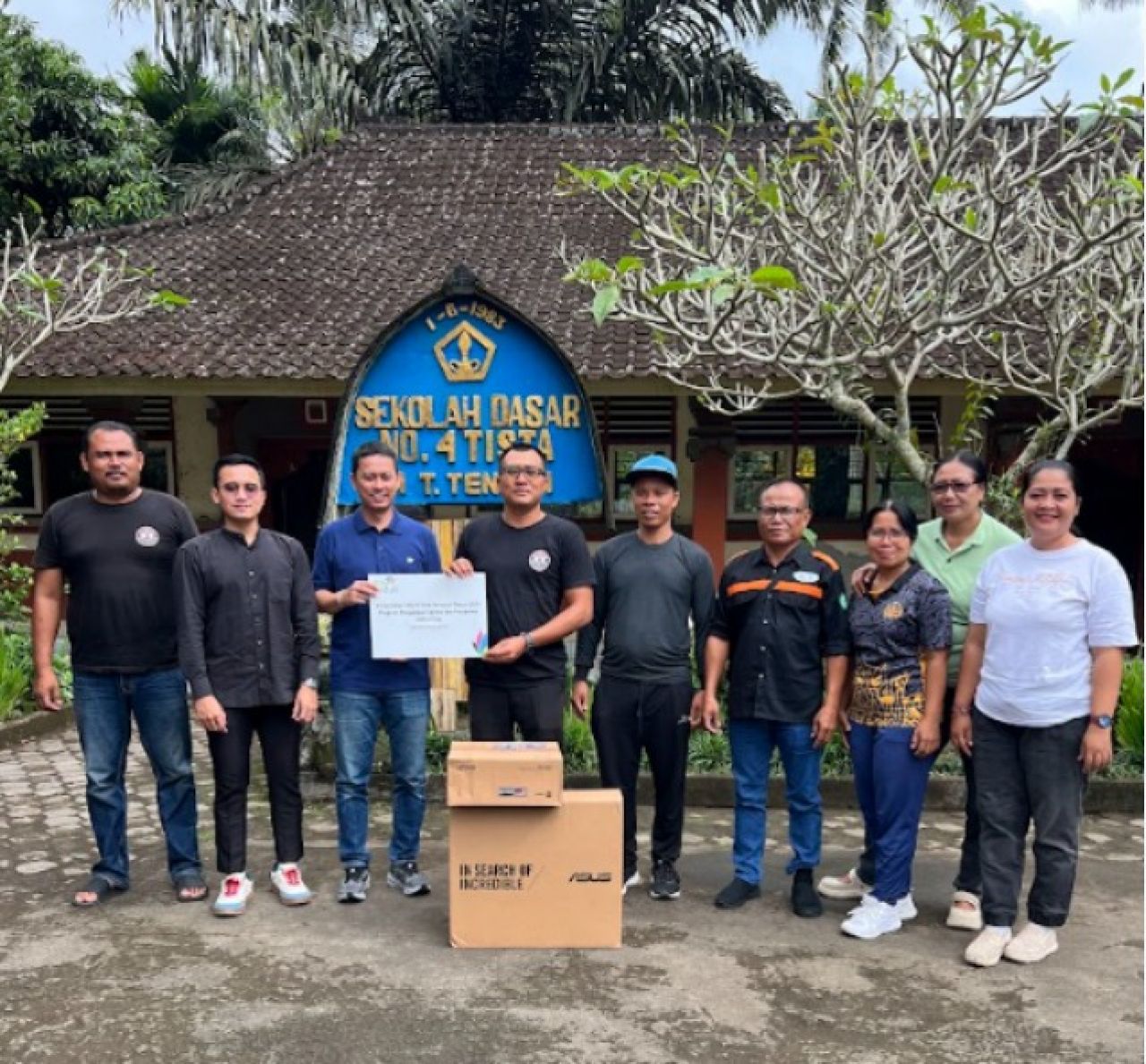 Aksi PLN untuk rakyat, PLN UIP JBTB Berikan Bantuan Sarana Prasarana Komputer untuk SDN 4 Tista