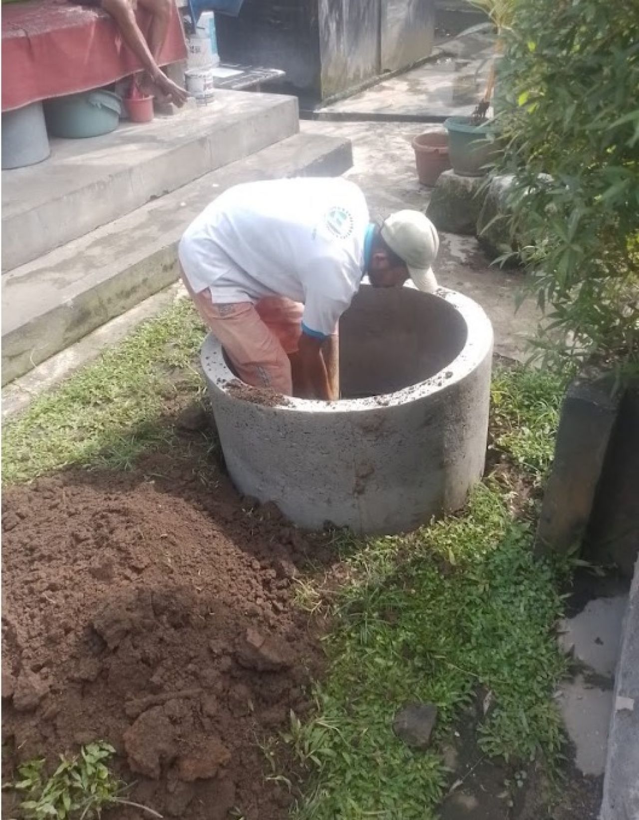 Program TJSL 2025 PLN UIP JBTB Beri Bantuan Program Pengadaan Sarana Prasarana untuk Pengelolaan Sampah di Desa Belalang