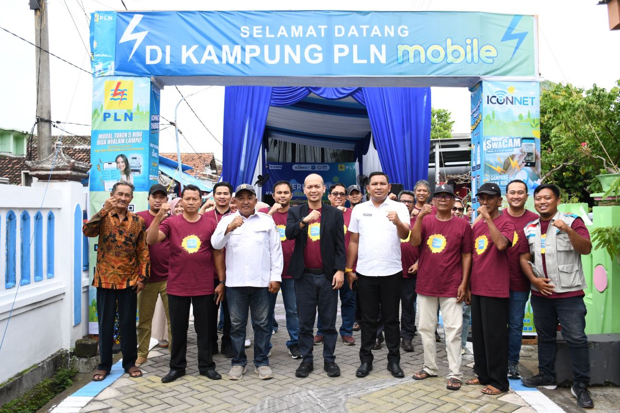 Lebih Dekat dan Praktis, Kampung PLN Mobile x ICONNET Hadirkan Akses Layanan Digital Terintegrasi bagi Warga Cerme Kidul