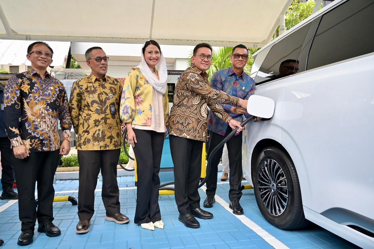 Ramadhan 2026 : Kolaborasi PLN dan Kementerian Perdagangan Hadirkan SPKLU Ultra Fast Charging