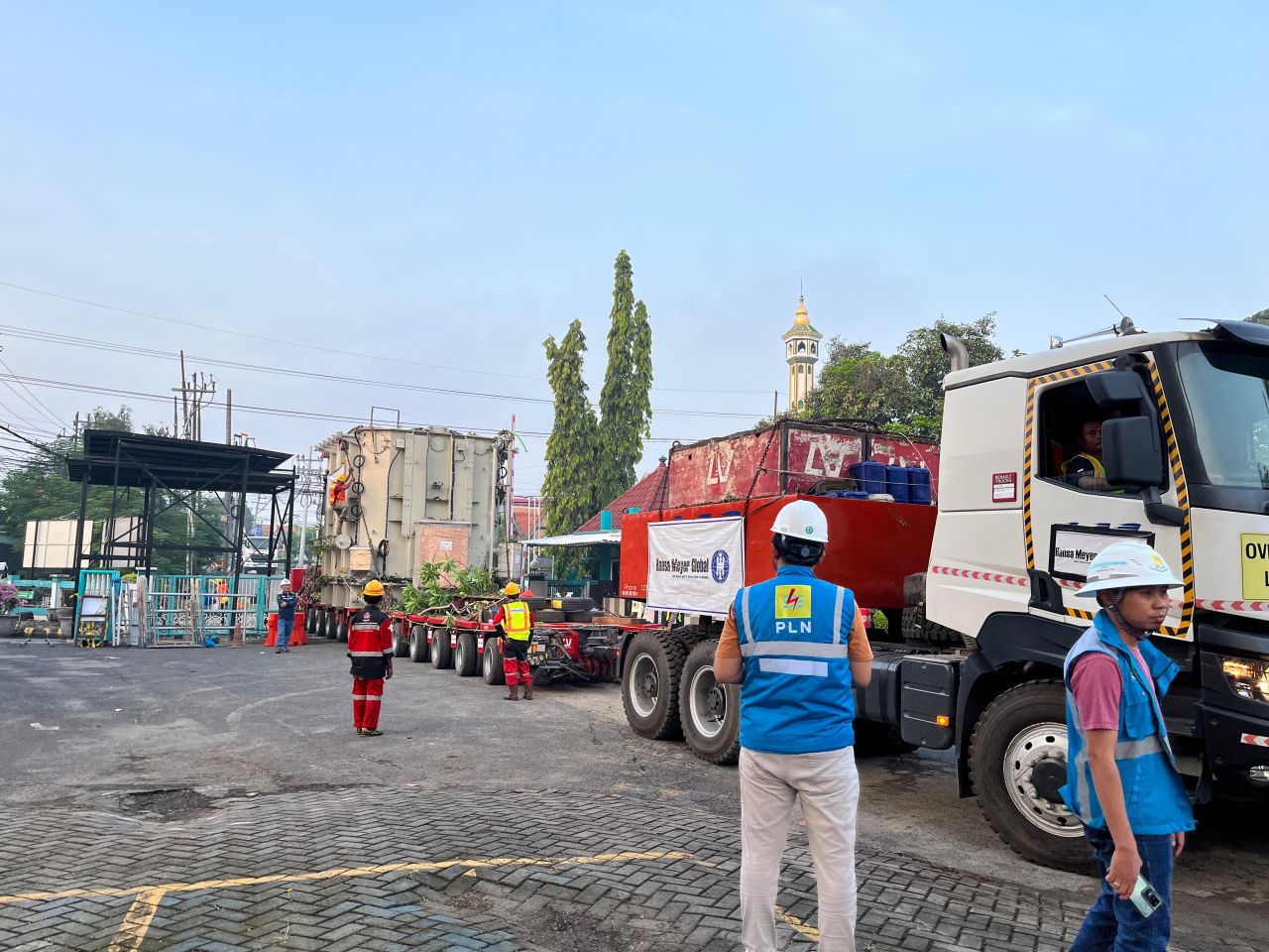 Sokong Kelistrikan Jantung Jawa Timur, 6 Unit IBT GISTET 500 kV Waru Tiba di Pelabuhan Mirah, Tanjung Perak