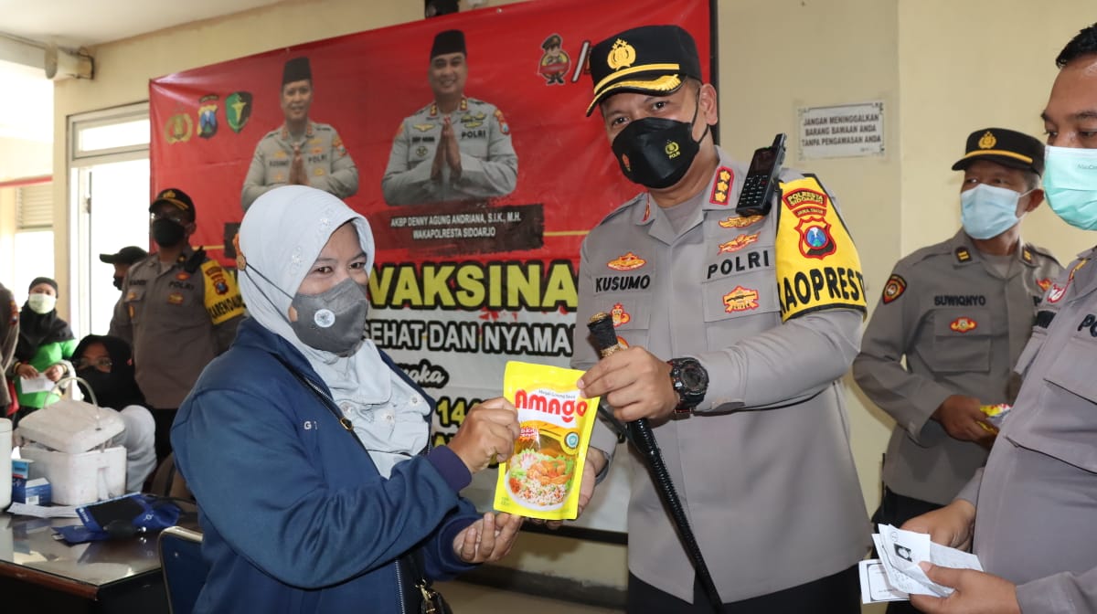 Layani Vaksin Pemudik, Polresta Sidoarjo Buka Gerai Vaksinasi di Terminal Purabaya