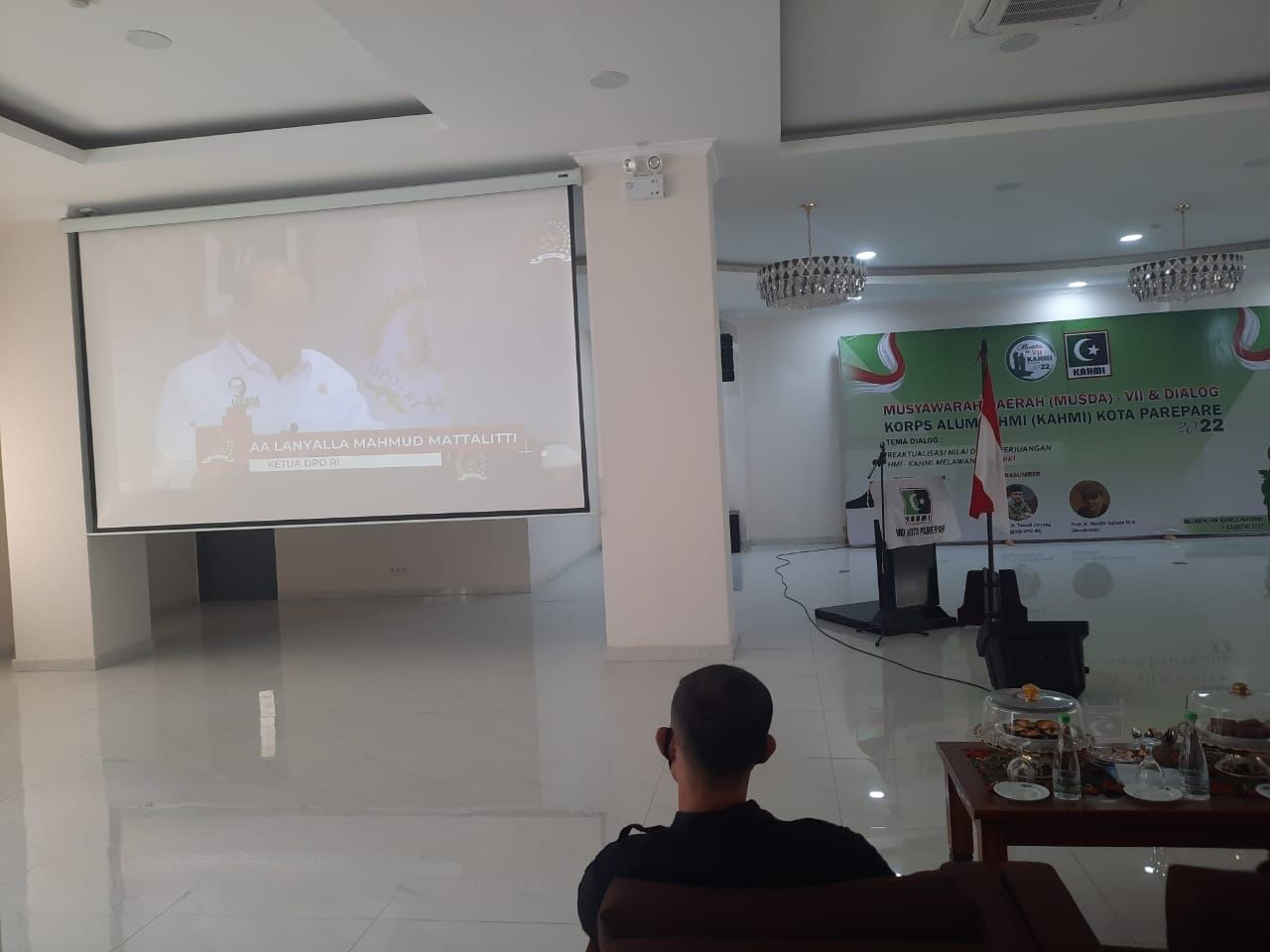 Diskusi Publik KAHMI Parepare, Ketua DPD RI: Oligarki Memiskinkan Bangsa