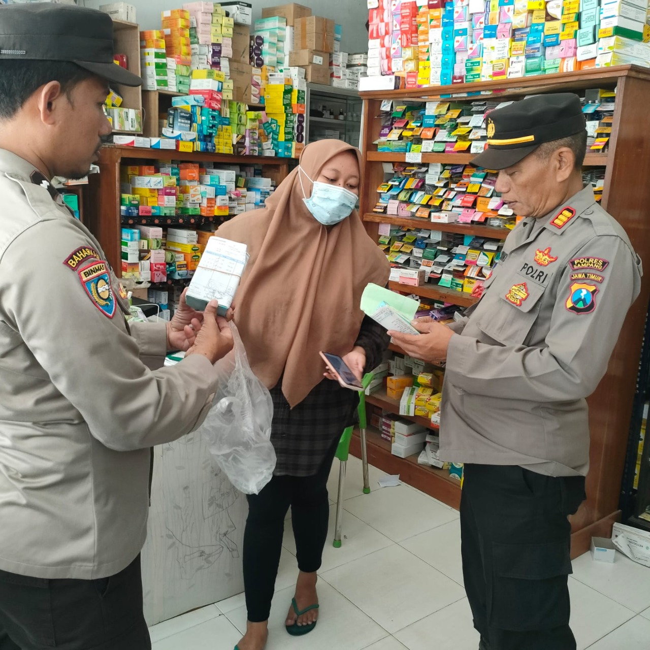 Cegah Meluasnya Kasus Gagal Ginjal pada Anak, Polres Sampang Sidak Apotek