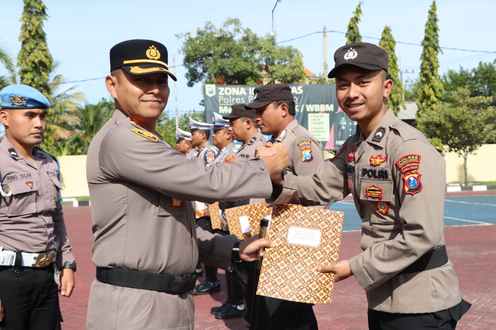 Tujuh Anggota Polres Probolinggo Raih Penghargaan Dari Kapolres 