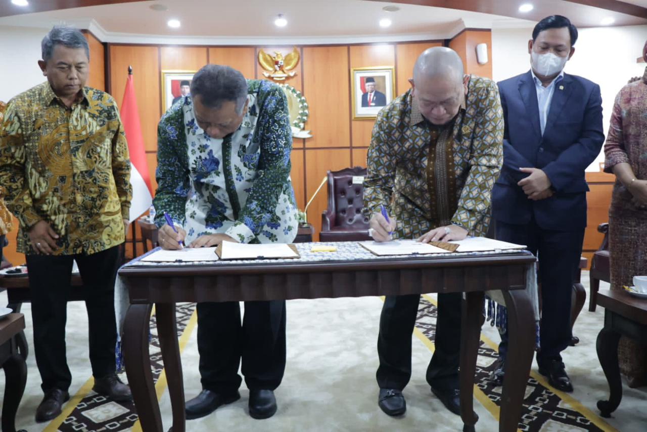 Konkretkan Upaya Kaji Ulang Konstitusi, DPD RI Teken MoU dengan UI