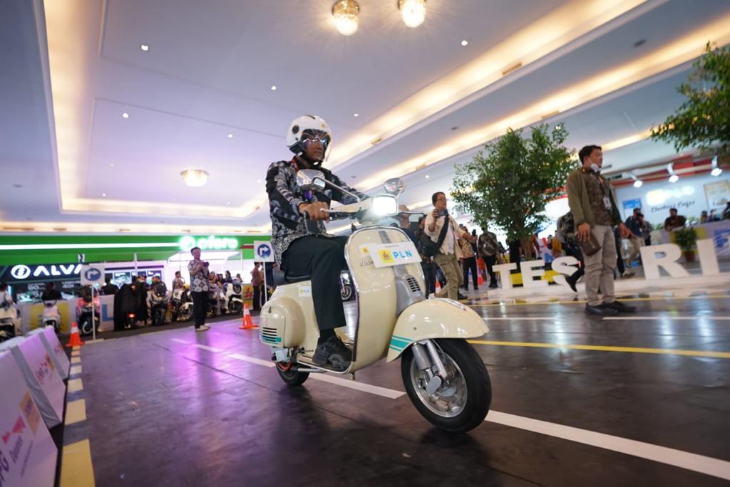 Yuk! Jajal Motor Listrik Konversi di IIMS 2023