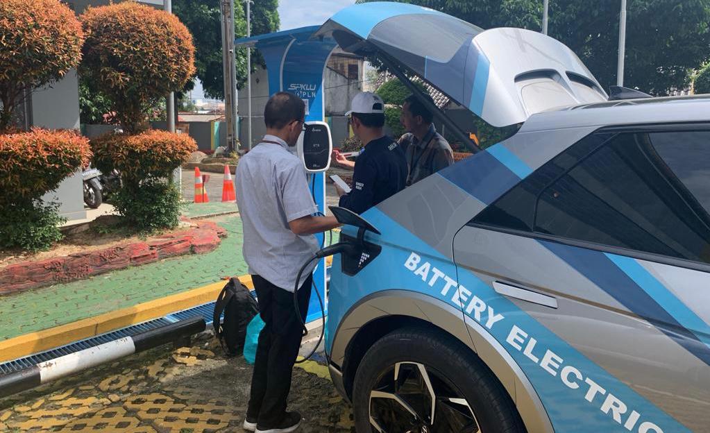 Terus Akselerasi Ekosistem Kendaraan Listrik, PLN Tambah 5 Unit SPKLU di Palembang