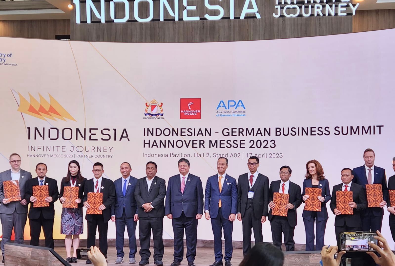 Hadir di Hannover Messe, PLN Icon Plus Sat Set Gandeng ABB Kembangkan Ekosistem KBLBB di Tanah Air